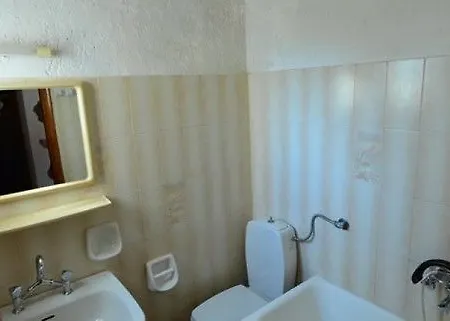 Otel Feggari 2*